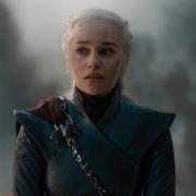 Emilia Clarke spelar karaktären Daenerys.