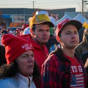 Trumpsupportrar inför presidentkandidatens besök i Lititz, Pennsylvania, på söndagen.