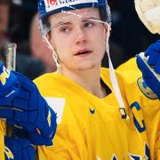 Sveriges Lias Andersson deppar efter f örlusten i finalen i JVM i ishockey mellan Sverige och Kanada den 5 januari 2018 i Buffalo.