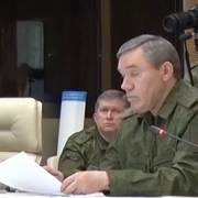 Bild från videon från ryska försvarsdepartementet, Valerij Gerasimov i mitten.