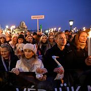  Agnes Forsthoffer och Andrea Rost i en manifestation med Péter Magyar i vintras.