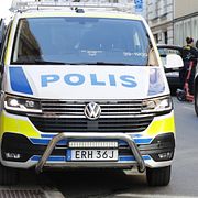 Polis på plats vid vandrarhemmet.