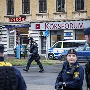 Polis utanför läkarmittagningen