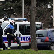 Polis utanför Belgacems hem på lördagen.