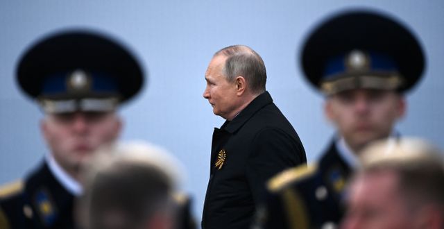 Putin på väg till Segerdagens militärparad. KIRILL KUDRYAVTSEV / AFP