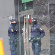 Poliser vid Elbit Systems i Göteborg den 10 oktober 2024. 