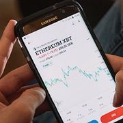 Kryptovalutor handlas online och ofta på utländska börser.