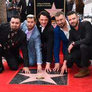 Chris Kirkpatrick, Lance Bass, JC Chasez, Joey Fatone and Justin Timberlake från N'Sync när de fick en stjärna på ”Hollywood Walk of Fame”.