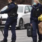 Poliser på platsen. 