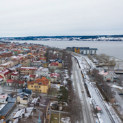 Karlskrona / Östersund (arkivbilder).