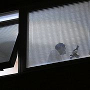 Polis och kriminaltekniker på plats i den aktuella fastigheten kort efter dådet.