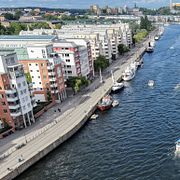 Bostäder vid Hammarbykanalen i Stockholm. Arkivbild.