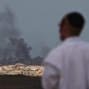 Rök stiger från Gaza efter israeliska attacker den 9 oktober.