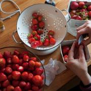 Jordgubbsbonanza till midsommar. Arkivfoto juni 2014. 