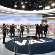 Partiledarna fotograferas under en paus i TV4:s partiledardebatt i februari.