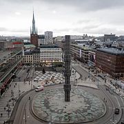 Sergels torg med glasobelisken och Plattan.