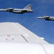 Ett JAS-39C Gripen deltar i en internationell flygövning.