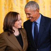  Kamala Harris och Barack Obama på scen tillsammans i april. 