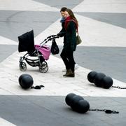Birgert & Bergströms konstverk med fotbojor i form av koldioxidmolekyler på Sergels Torg i Stockholm på uppdrag av WWF den 16 mars 2012. Fotbojorna på sammanlagt tre ton vägde vardera lika mycket som den mängd koldioxidutsläpp en genomsnittssvensk orsakar under 10 dagar. 