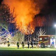 Branden syntes flera kilometer bort.