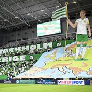 Hammarbys supportrar med tifo på läktaren inför onsdagens fotbollsmatch i damernas Champions League.