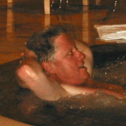 En bild på Bill Clinton i en bubbelpool finns med i Epsteindokumenten. Han är inte anklagad för att ha gjort något brottsligt inom ramen för Epsteinutredningen.