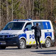 Polis efter den förra drönarkraschen. Arkivbild.