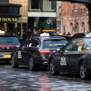 Taxibilar vid Centralstationen i Stockholm. 