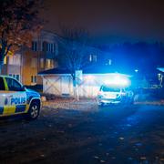 Polis på plats i stadsdelen Bäckby i Västerås. 