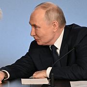 Putin ihop med inrikesministern Vladimir Kolokoltsev förra veckan.