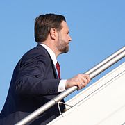 Vicepresident JD Vance flög tillbaka till USA efter det havererade mötet.