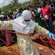Förberedelser inför begravning av eboladrabbad i Kongo-Kinshasa, 23 maj 2026. 