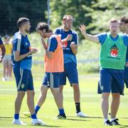 Svenska herrlandslaget i fotboll har varit på träningsläger i Båstad inför landskampen mot Danmark. 