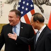 Yang Jiechi och Mike Pompeo