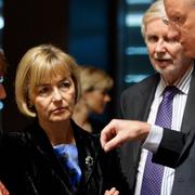 Vesna Pusic, i mitten, samtalar med Catherine Ashton och Carl Bildt.