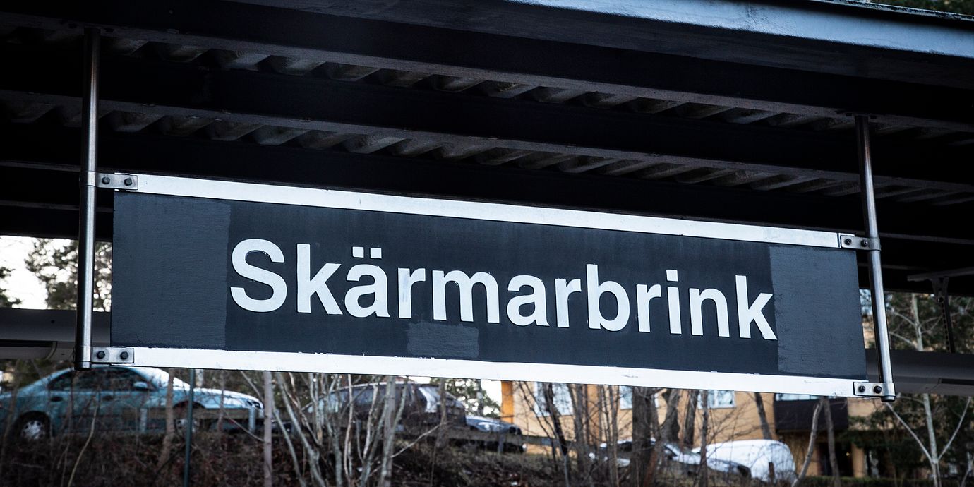 Mannen hittades i närheten av Skärmarbrink tunnelbanestation.