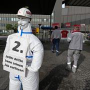 ”Var tredje kan förlora sitt jobb”, stod det på skylten utanför fabriken i Duisburg förra månaden.