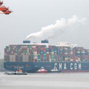 Arkivbild, containerfartyg i Hamburg. 