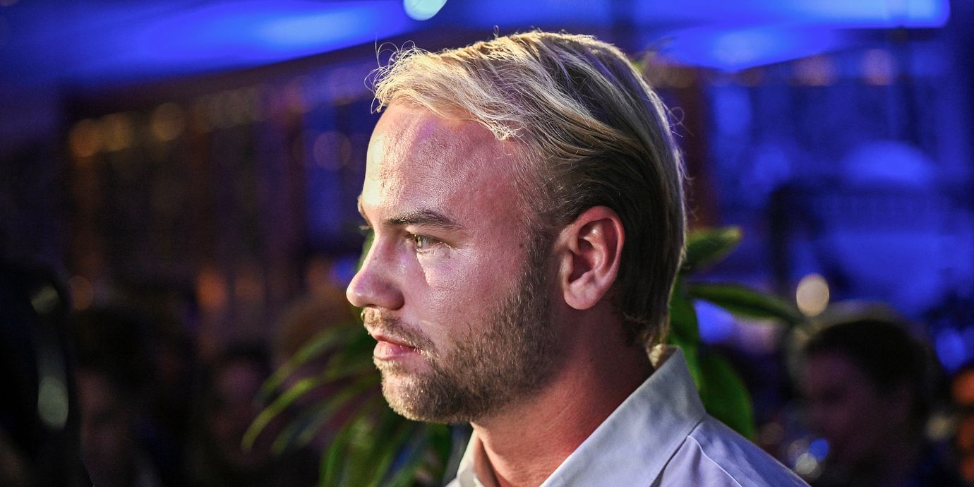 Douglas Thor.