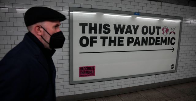 En man i tunnelbanan i London. Matt Dunham / AP