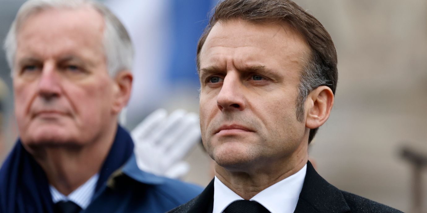 Franske presidenten Emmanuel Macron med dåvarande premiärministern Michel Barnier den 11 november 2024.