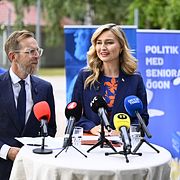
Kristdemokraterna presenterade sitt valmanifest med hjälp av vice partiledare Jakob Forssmed (KD) och partiledare Ebba Busch (KD) under fredagen.