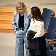Arkivbild: Socialdemokraternas partiledare Magdalena Andersson (S) och Vänsterpartiets partiledare Nooshi Dadgostar (V).