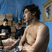 Efter frontlinjen väntar sjukhus för många soldater.