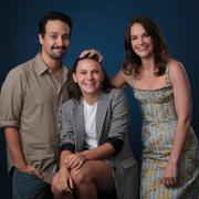 Lin-Manuel Miranda, Dafne Keen och Ruth Wilson som spelar huvudrollerna i ”His Dark Materials”. 