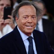 Julio Iglesias.