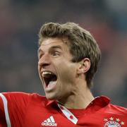 Thomas Müller jublar efter sitt 5–1-mål.