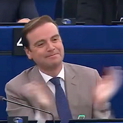 EU-parlamentariker jublade och flera ledamöter från ytterhögern skanderade ”Send them back” i talkör under några sekunder. Talkören möttes av enstaka parlamentariker som ropade: ”Shame on you”.