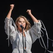 Molly Sandén uppträder på Lollapalooza på Gärdet i Stockholm.