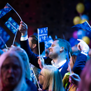 Sverigedemokraterna jublar över valresultatet.